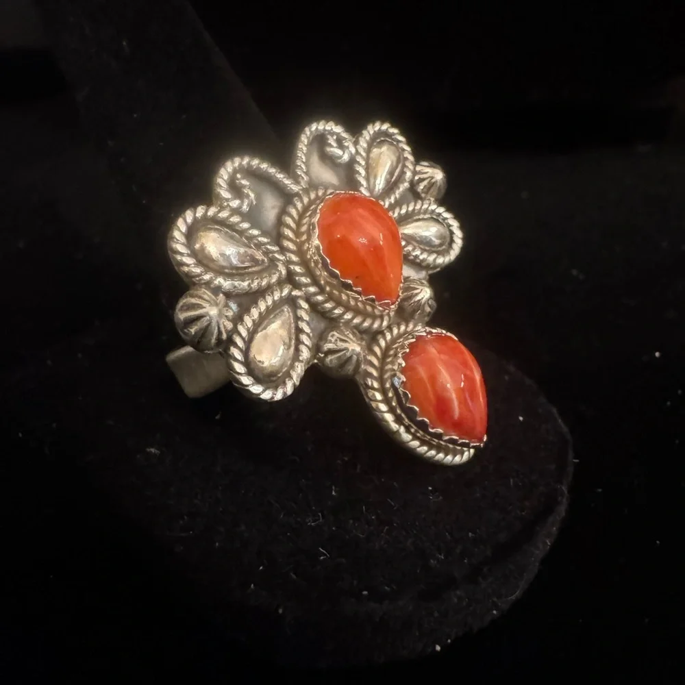 Elegant sterling Silver‎ and spiny oyster Women's Ring Native American made